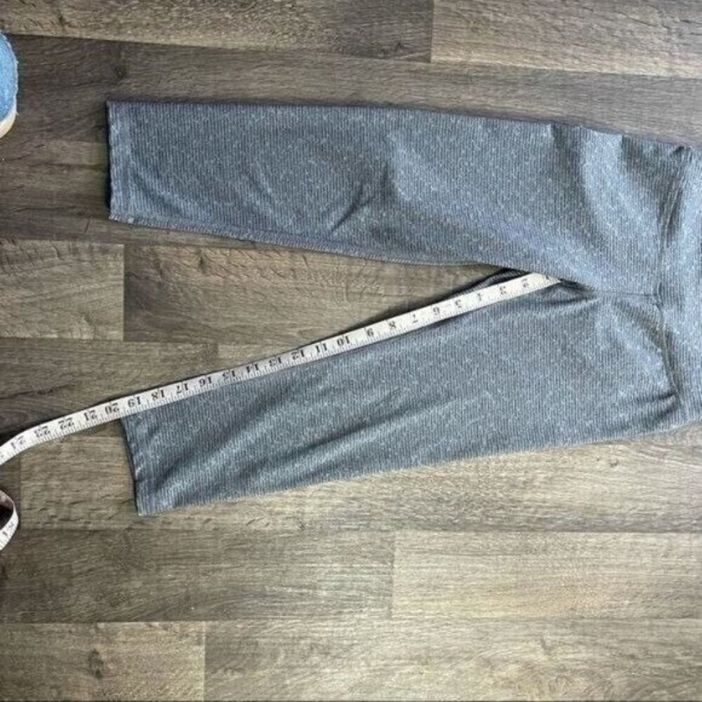 Champion Gray Striped High Waisted Workout Leggings Cropped Size XS - Picture 6 of 8